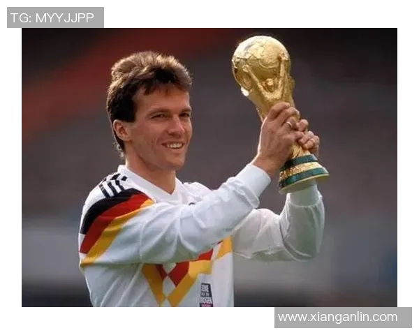 《探寻足球巨星背后的传奇人生与赛场辉煌》