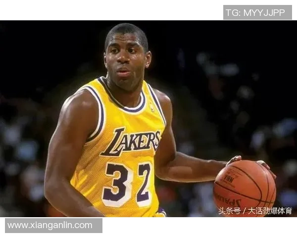 不同时代足球巨星风采展现与历史轨迹解析 不同时代足球巨星风采展现与历史轨迹解析