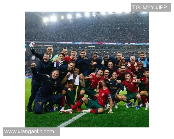 如何通过P图技术打造与足球男球星合影的真实效果技巧解析 如何通过P图技术打造与足球男球星合影的真实效果技巧解析