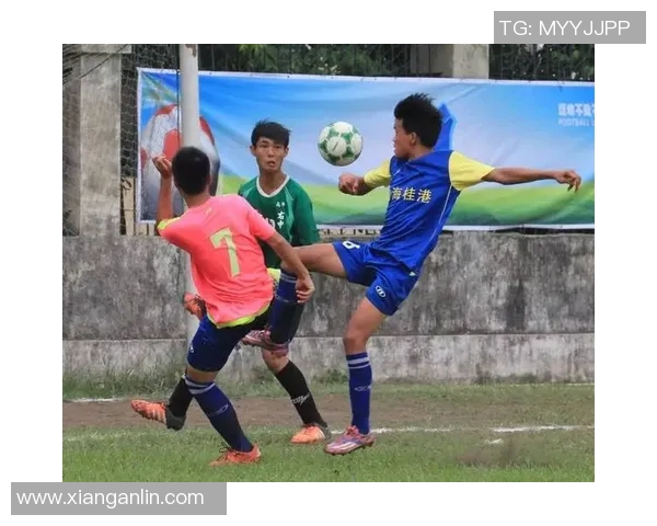 足球天才少年崛起未来之星引领赛场风云少年心向足球梦想成真
